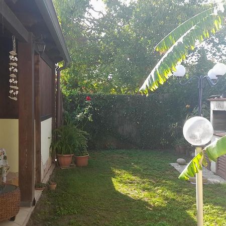 Brezza Di Mare Appartamento In Villa Con Giardino E Spiaggia ,Casa Vacanze Al Mare Куарту-Сант'Елена Екстер'єр фото