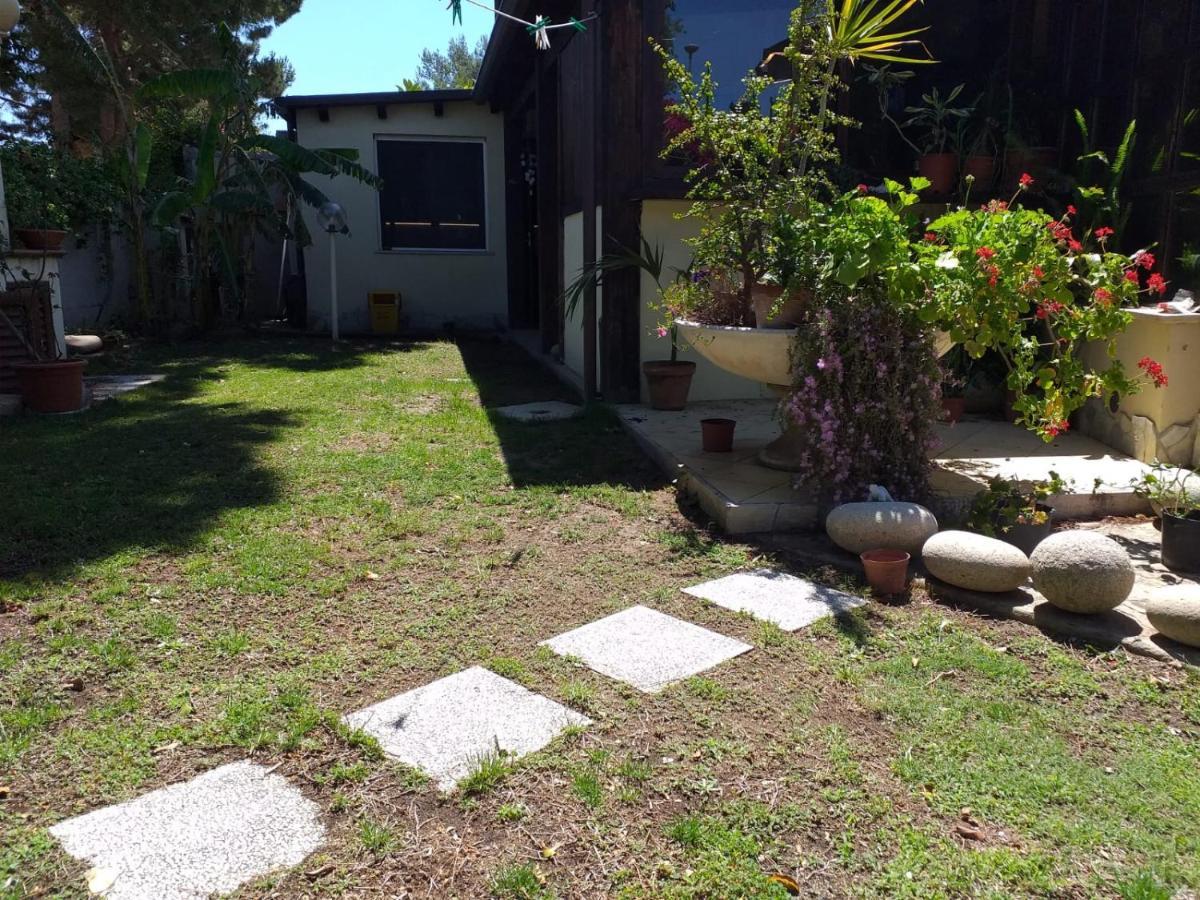 Brezza Di Mare Appartamento In Villa Con Giardino E Spiaggia ,Casa Vacanze Al Mare Куарту-Сант'Елена Екстер'єр фото