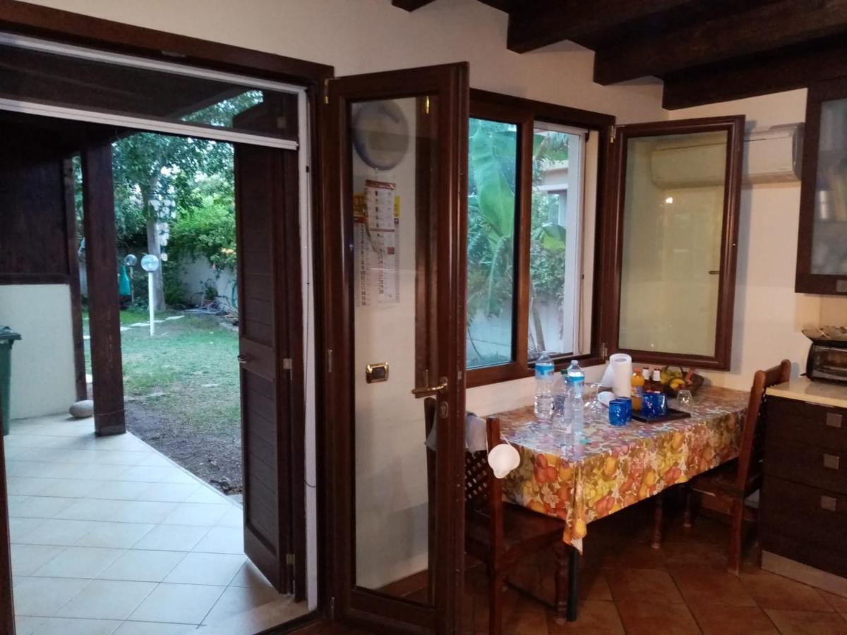 Brezza Di Mare Appartamento In Villa Con Giardino E Spiaggia ,Casa Vacanze Al Mare Куарту-Сант'Елена Екстер'єр фото