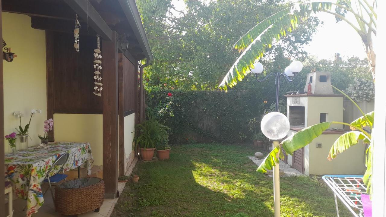 Brezza Di Mare Appartamento In Villa Con Giardino E Spiaggia ,Casa Vacanze Al Mare Куарту-Сант'Елена Екстер'єр фото