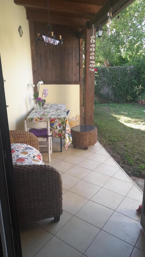 Brezza Di Mare Appartamento In Villa Con Giardino E Spiaggia ,Casa Vacanze Al Mare Куарту-Сант'Елена Екстер'єр фото